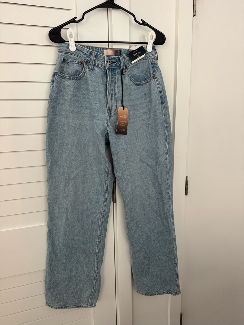 NWT Abercrombie & Fitch Light Wash Straight Leg “curve love” jeans